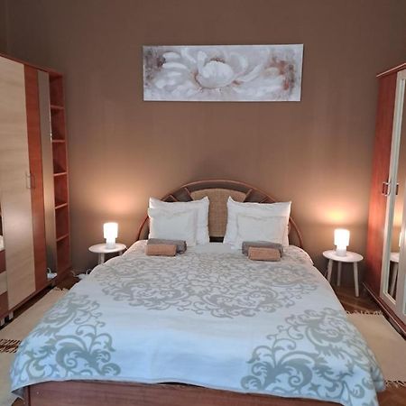 Апартаменты Szell 3 Apartman Сомбатхей Экстерьер фото