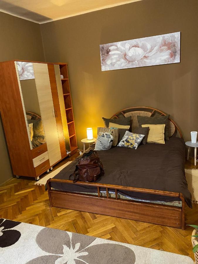 Апартаменты Szell 3 Apartman Сомбатхей Экстерьер фото