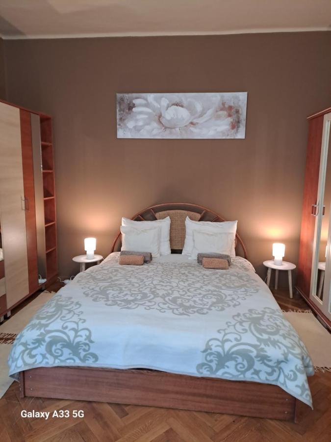Апартаменты Szell 3 Apartman Сомбатхей Экстерьер фото